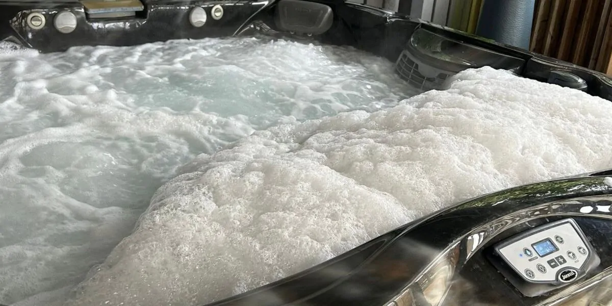 چگونه از کف کردن جکوزی پیشگیری کنیم؟